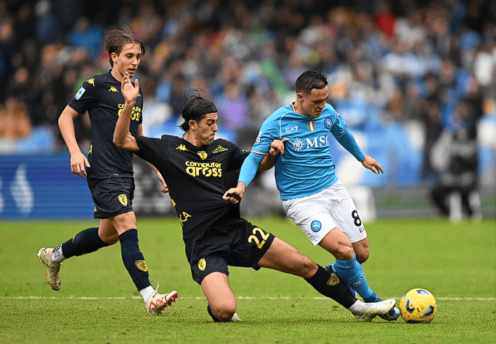 包含那不勒斯连续比赛不胜，危险在后的词条